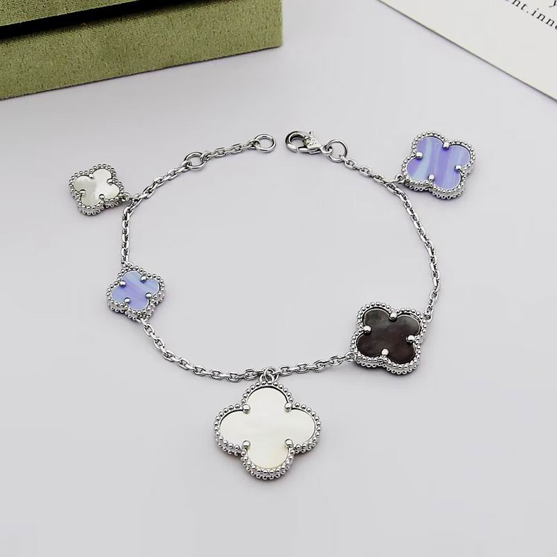 Van Cleef & Arpels bracelet 07yxh01 (1)