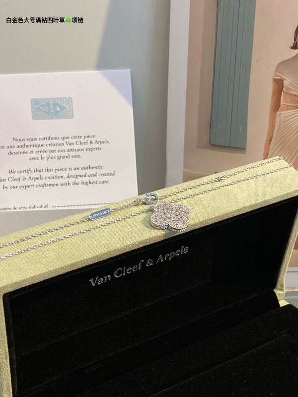 Van Cleef & Arpels necklace 03lyh42 (1)