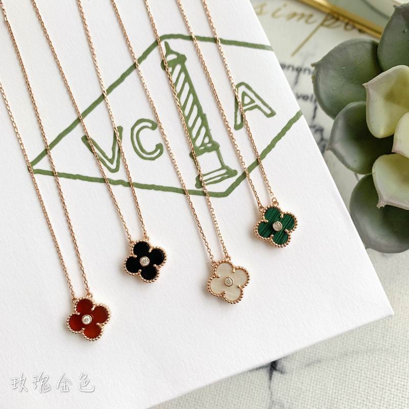 Van Cleef & Arpels necklace 07yxh01 (1)