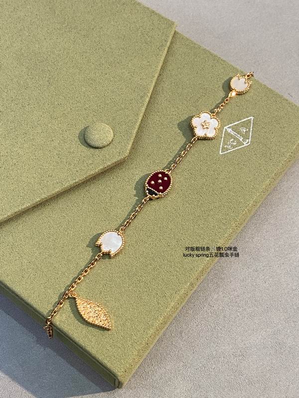 Van Cleef & Arpels bracelet 03lyh47 (1)