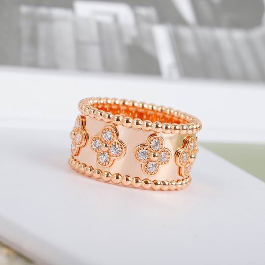 Van Cleef & Arpels ring 12lyh16 (1)