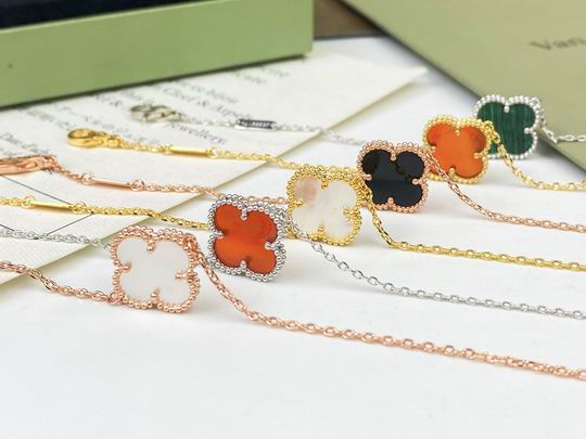 Van Cleef & Arpels bracelet 05lyh33 (1)