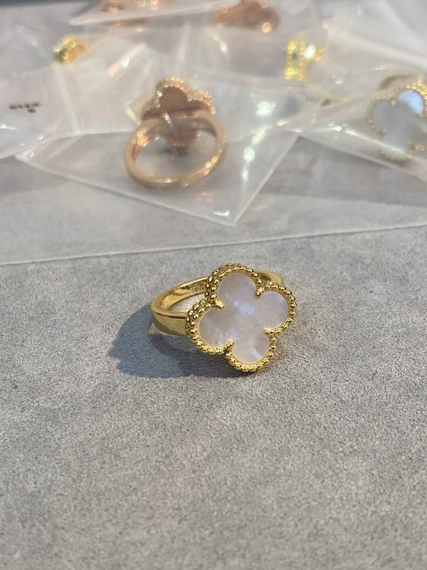 Van Cleef & Arpels ring 03lyh28 (1)