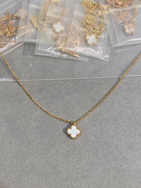 Van Cleef & Arpels necklace 03lyh61 (1)
