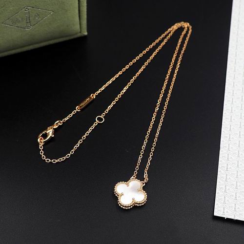 Van Cleef & Arpels necklace 12lyh38 (1)