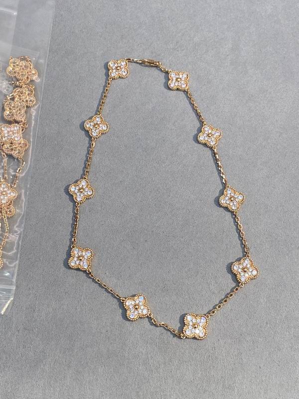 Van Cleef & Arpels necklace 03lyh57 (1)