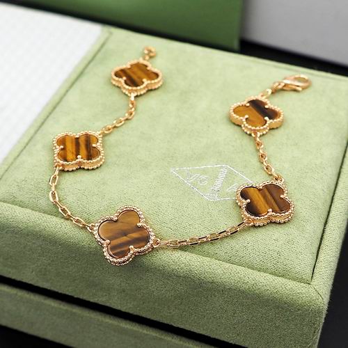 Van Cleef & Arpels bracelet 12lyh37 (1)