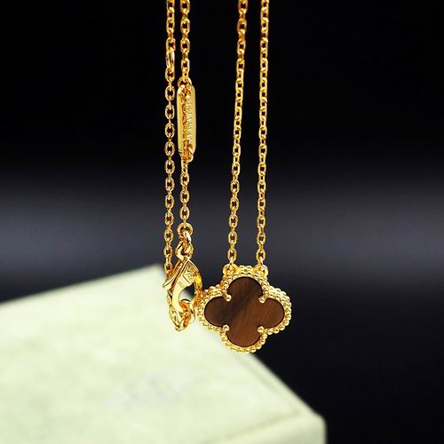 Van Cleef & Arpels necklace 12lyh38 (1)