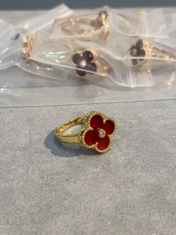Van Cleef & Arpels ring 03lyh28 (1)