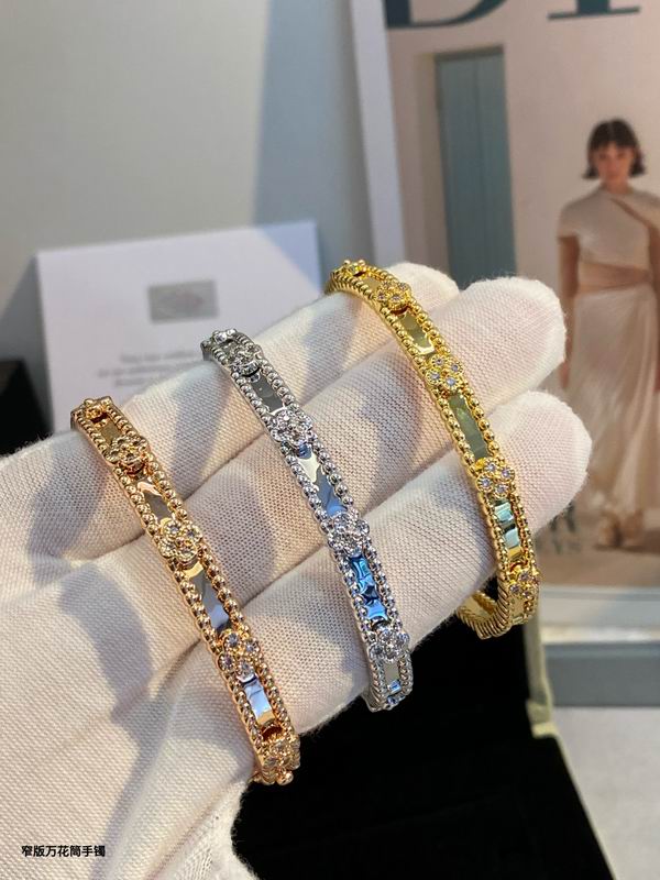 Van Cleef & Arpels bracelet 03lyh43 (1)