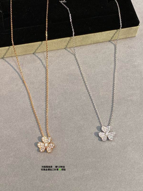 Van Cleef & Arpels necklace 03lyh52 (1)