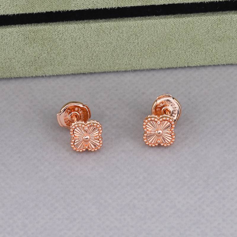 Van Cleef & Arpels earring 05yxh04 (1)
