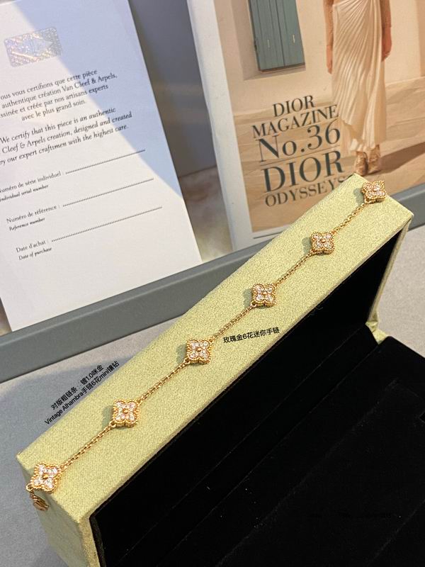 Van Cleef & Arpels bracelet 03lyh50 (1)