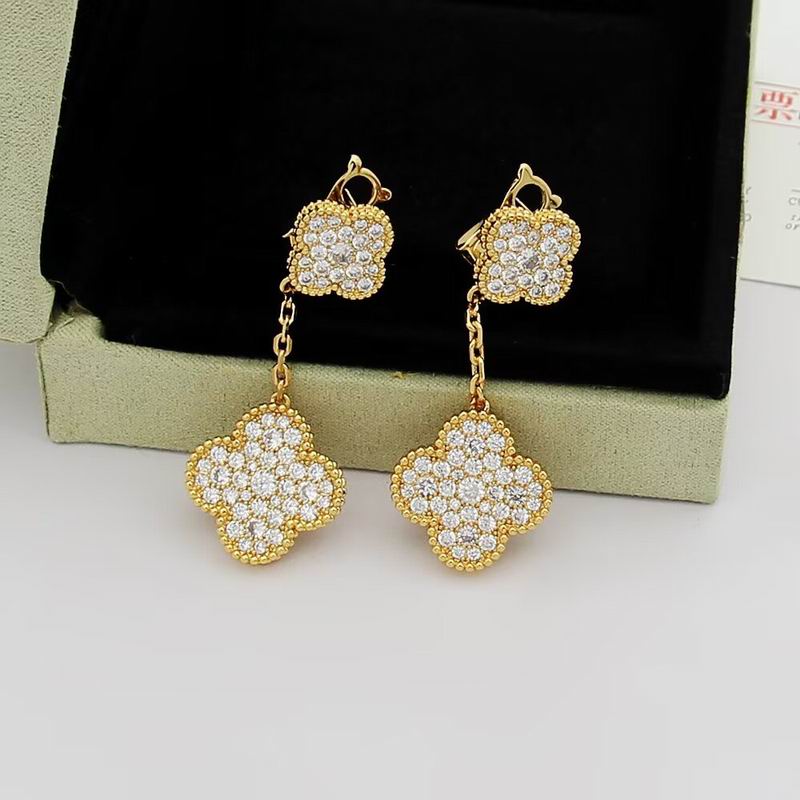 Van Cleef & Arpels earring 07yxh01 (1)