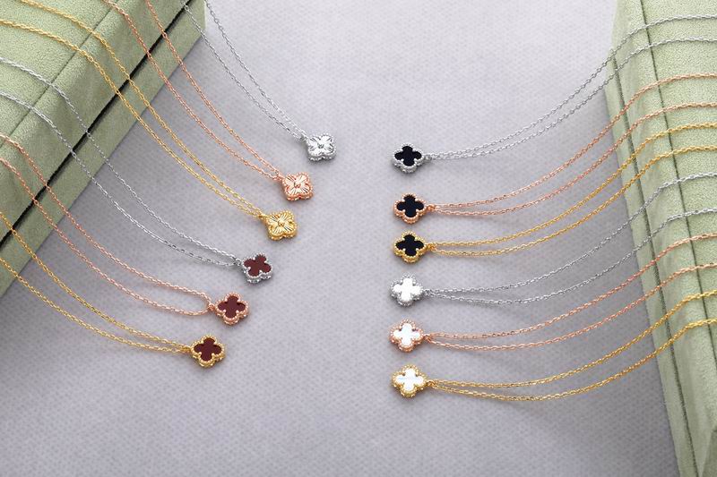 Van Cleef & Arpels necklace 05yxh02 (1)