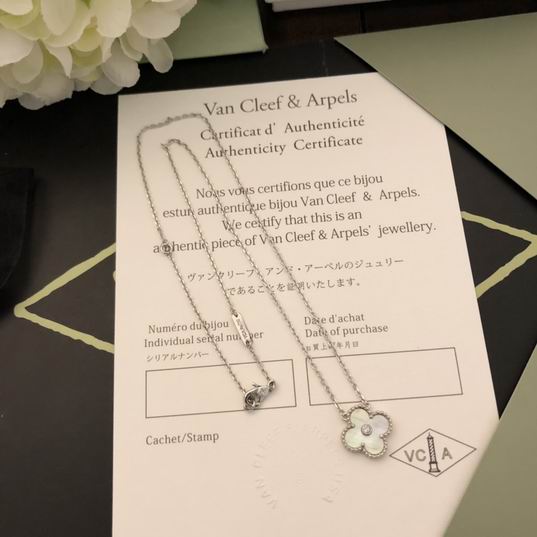 Van Cleef & Arpels necklace 04lyh27 (1)