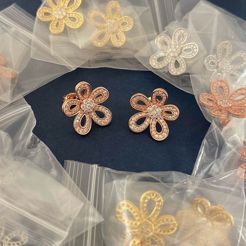 Van Cleef & Arpels earring 06yxh01 (1)