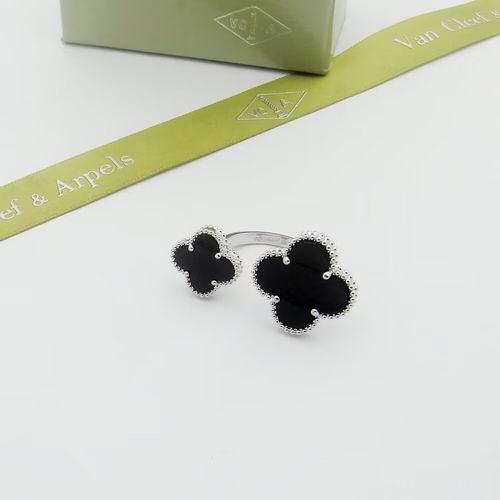 Van Cleef & Arpels ring 04lyh11 (1)