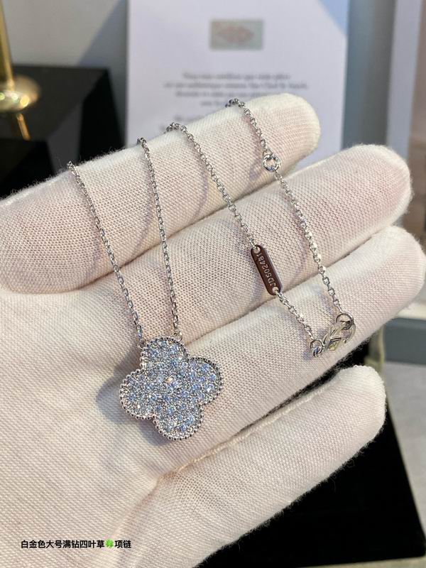 Van Cleef & Arpels necklace 03lyh42 (1)