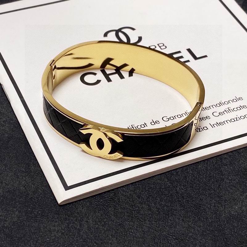 Chanel bracelet 2lyx37 (9)