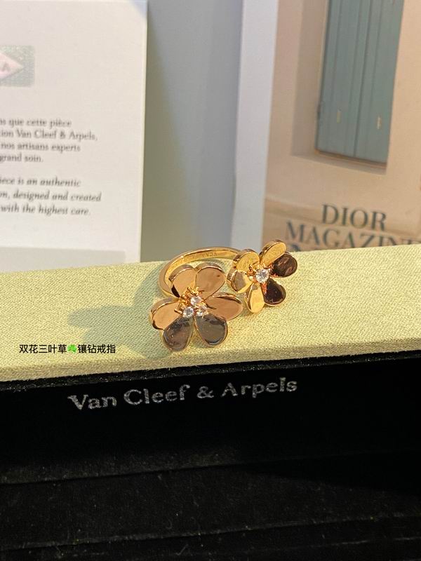 Van Cleef & Arpels ring 03lyh18 (1)