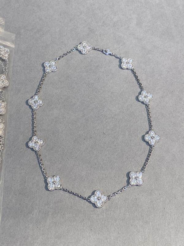 Van Cleef & Arpels necklace 03lyh57 (1)