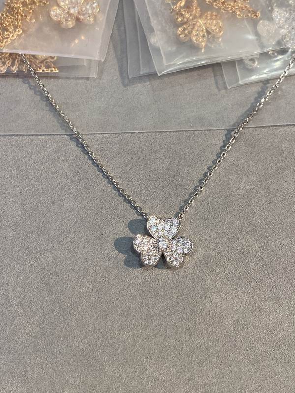 Van Cleef & Arpels necklace 03lyh55 (3)