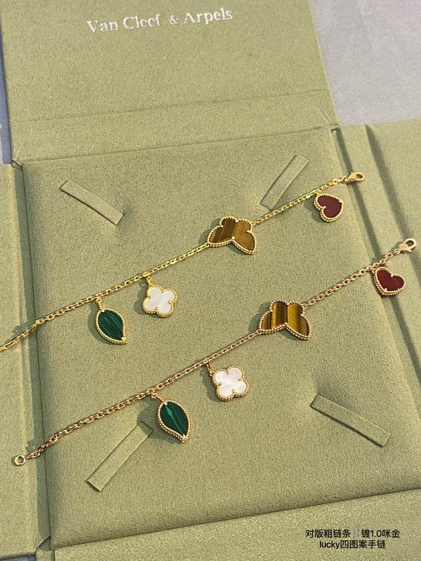 Van Cleef & Arpels bracelet 03lyh48 (1)