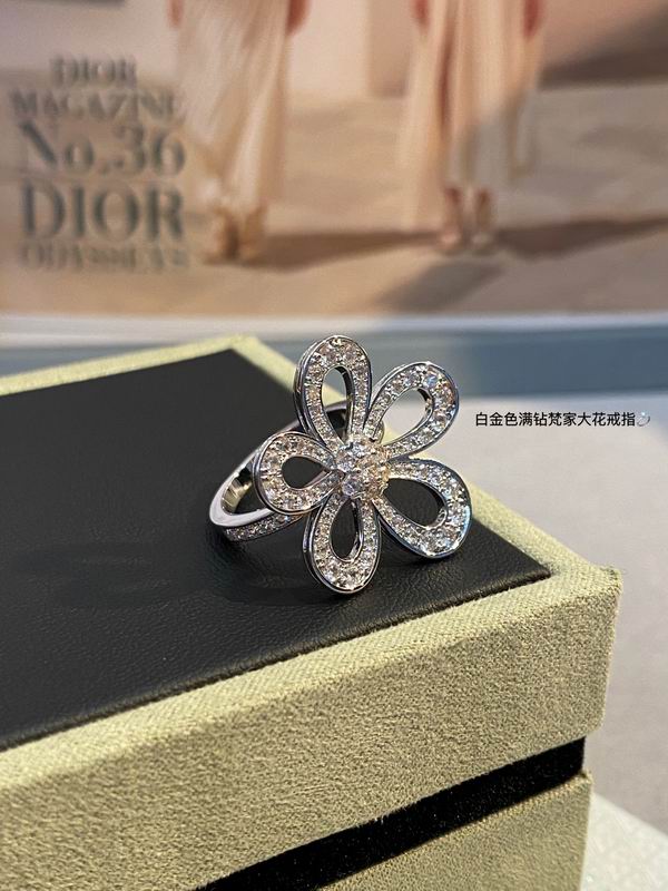 Van Cleef & Arpels ring 03lyh20 (1)
