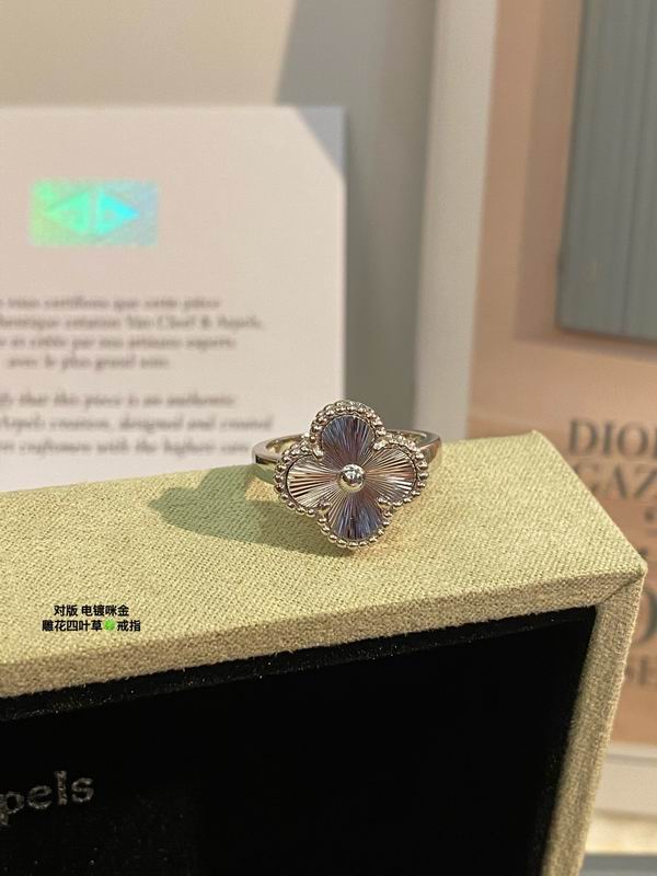 Van Cleef & Arpels ring 03lyh27 (1)