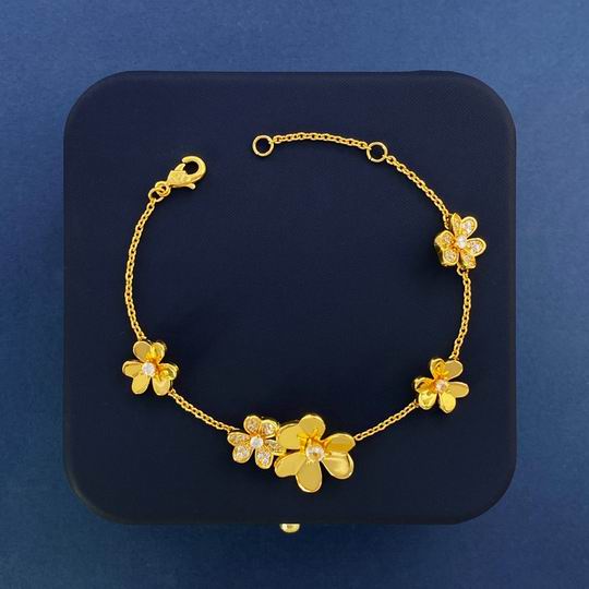 Van Cleef & Arpels bracelet 04lyh23 (1)