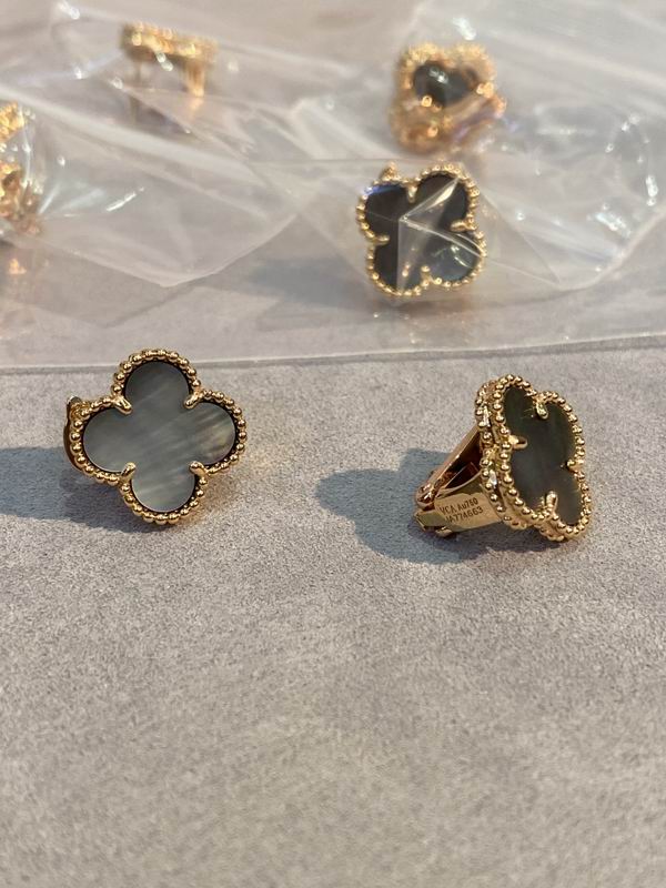 Van Cleef & Arpels earring 03lyh44 (1)