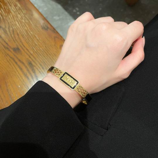 Chanel bracelet 11lyh93 (1)