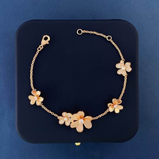 Van Cleef & Arpels bracelet 04lyh23 (1)