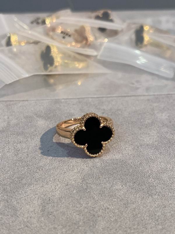 Van Cleef & Arpels ring 03lyh28 (1)