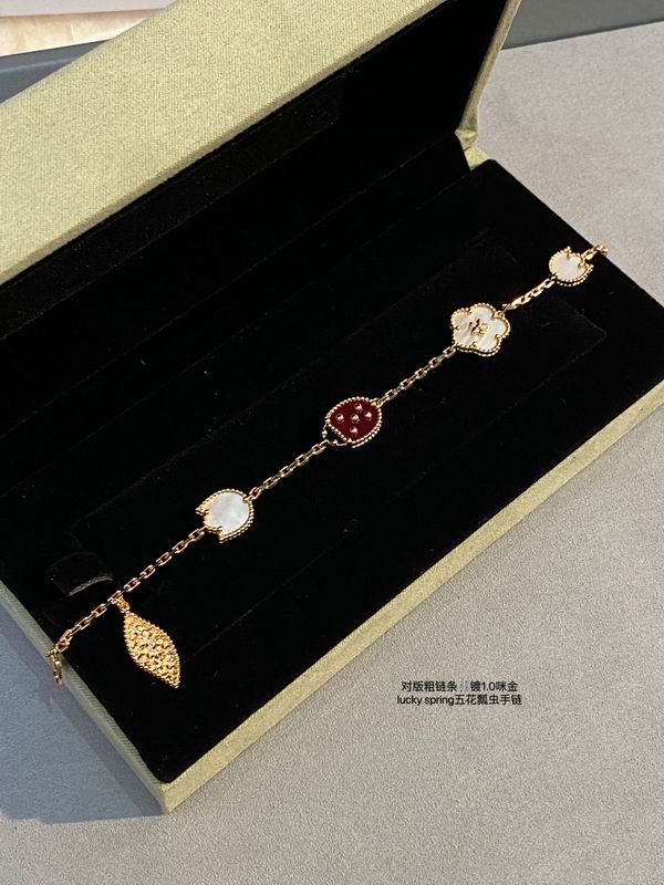 Van Cleef & Arpels bracelet 03lyh47 (1)