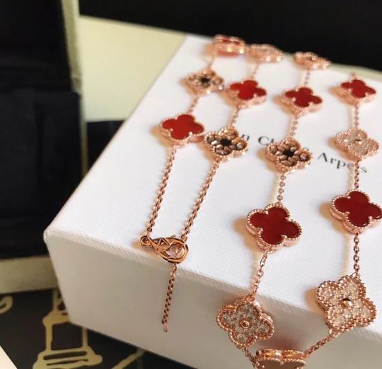 Van Cleef & Arpels necklace 04lyh30 (1)