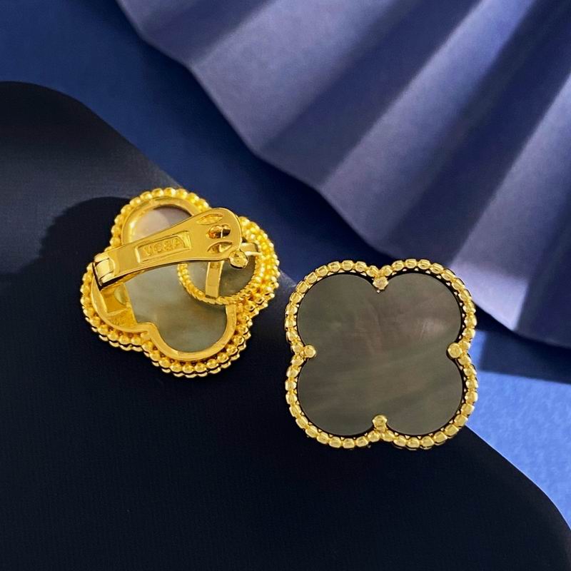 Van Cleef & Arpels earring 05yxh01 (1)