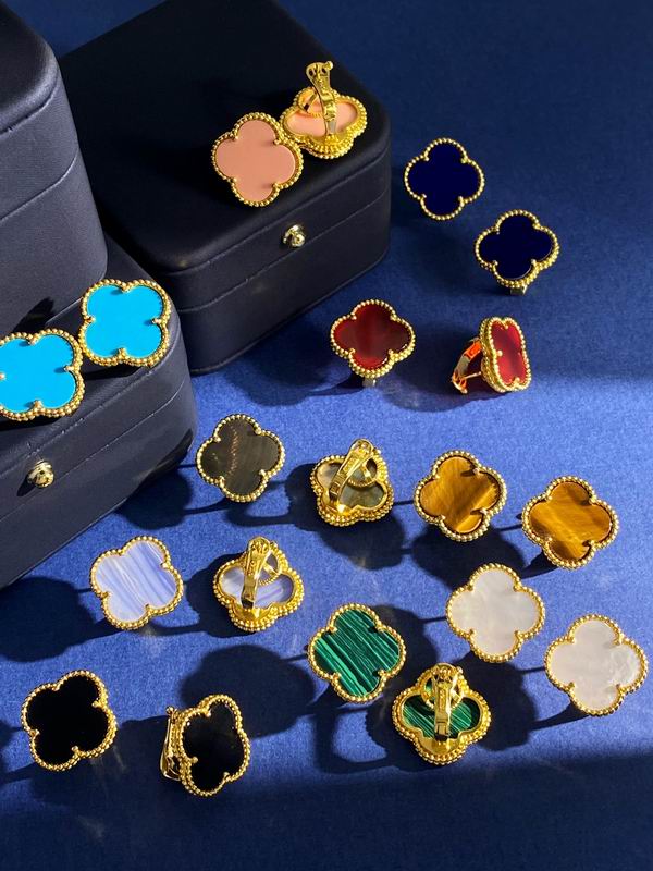 Van Cleef & Arpels earring 05yxh01 (1)