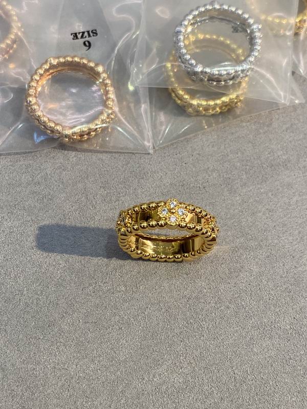Van Cleef & Arpels ring 03lyh29 (1)