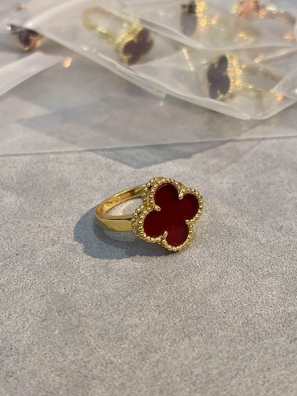 Van Cleef & Arpels ring 03lyh28 (1)