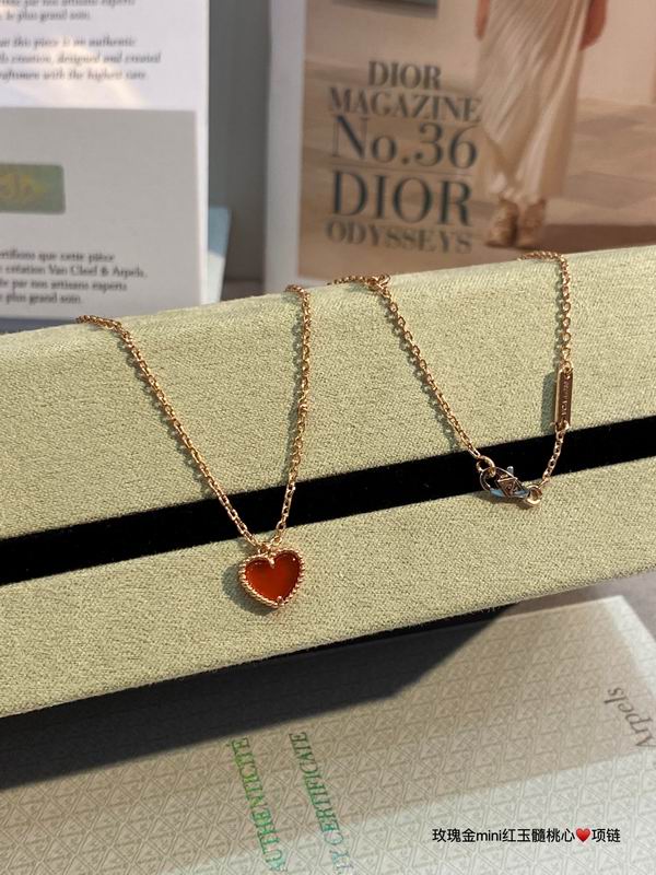 Van Cleef & Arpels necklace 03lyh51 (1)
