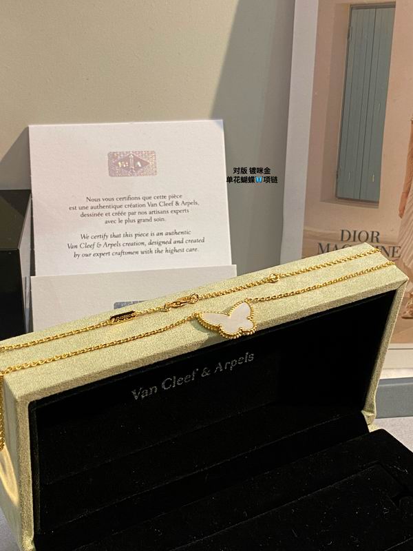 Van Cleef & Arpels necklace 03lyh45 (1)