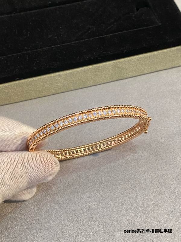 Van Cleef & Arpels bracelet 03lyh46 (1)