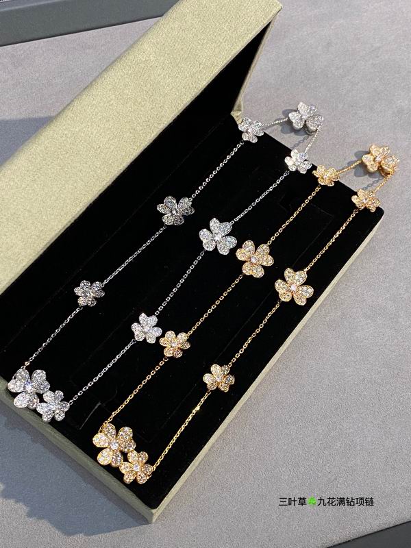 Van Cleef & Arpels necklace 03lyh49 (1)