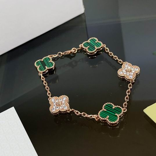 Van Cleef & Arpels bracelet 07lyh35 (1)