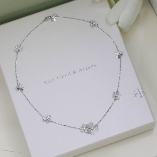 Van Cleef & Arpels necklace 04lyh32 (1)