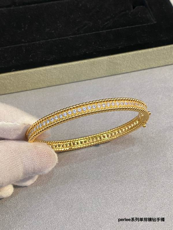 Van Cleef & Arpels bracelet 03lyh46 (1)