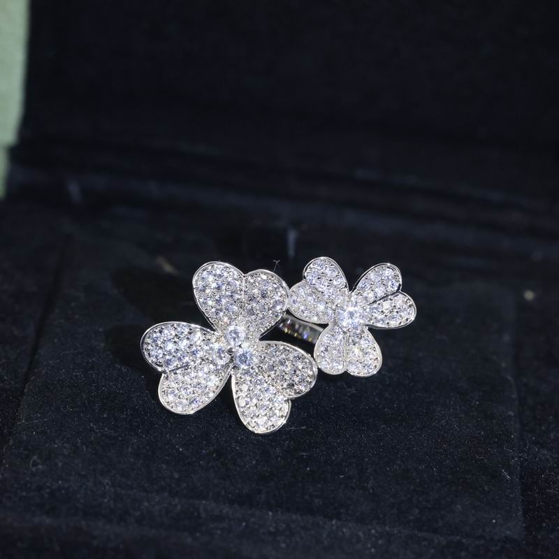 Van Cleef & Arpels ring 04yxh01 (1)