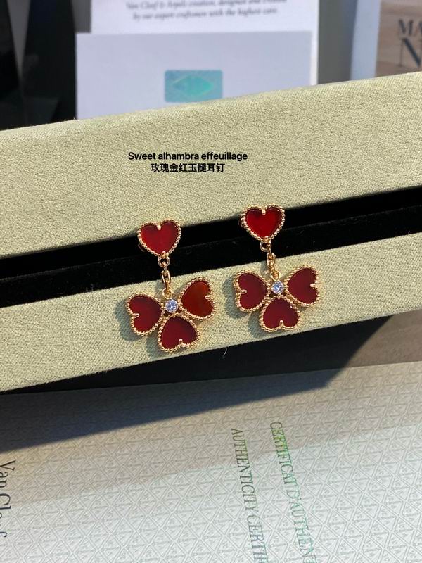 Van Cleef & Arpels earring 03lyh24 (1)